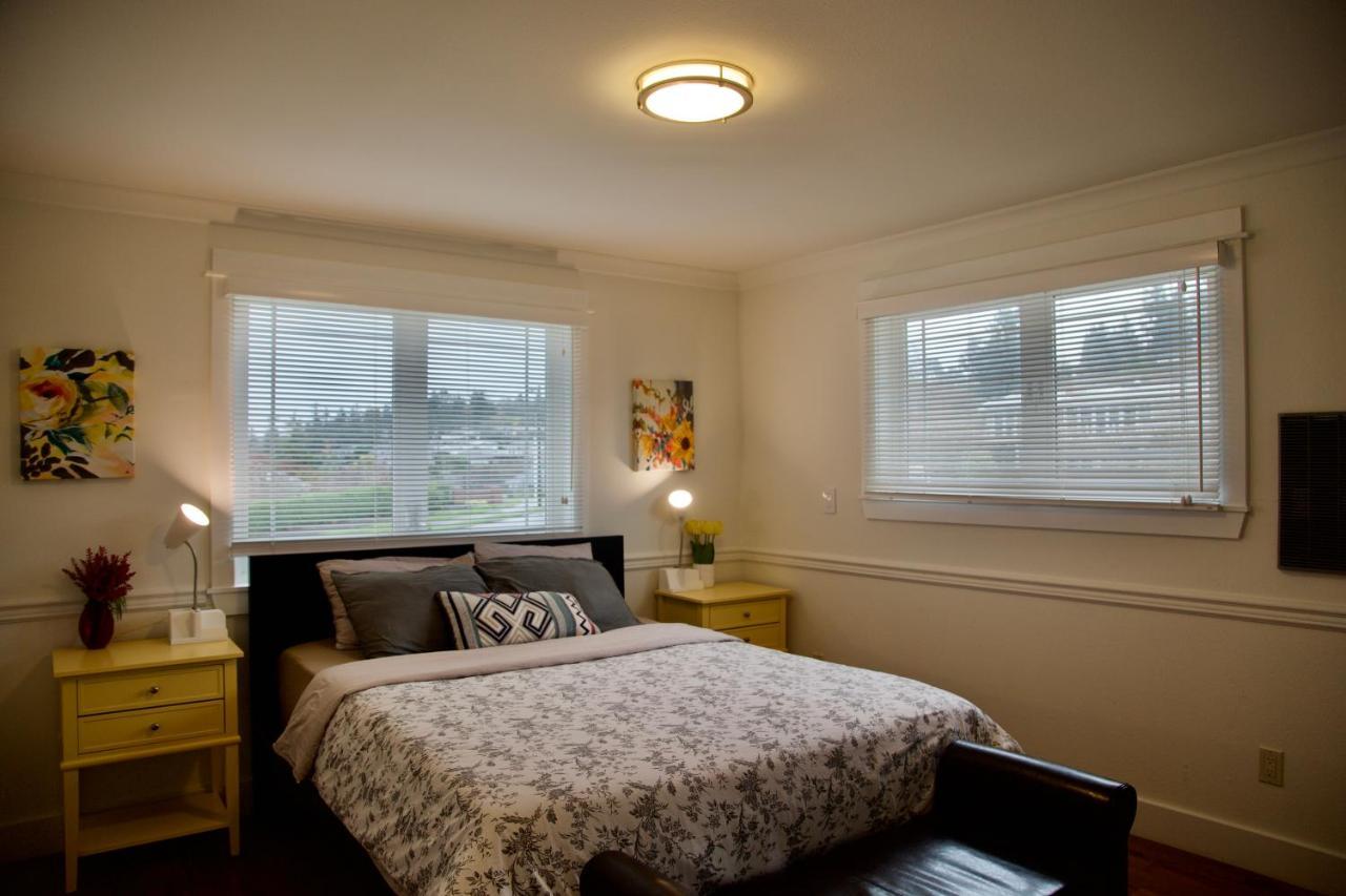 Scenic Lake View Home Tacoma Ngoại thất bức ảnh
